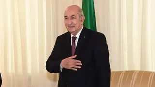 رئيس الجمهورية يهنئ البطلة كيليا نمور إثر تتويجها بالميدالية الذهبية واللقب  العالمي لمسابقة العارضتين غير متوازيتين بإندونيسيا