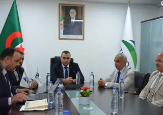 زروقي يؤكد على تطوير الحلول الرقمية ومواكبة الاستعدادات لإطلاق خدمات  "الجيل الخامس"