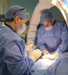 المؤسسة الاستشفائية الجامعية أول نوفمبر تخصص يوما علميا حول جراحة الاعصاب :400 عملية سنويا وتكفل متواصل  بحالات مرضية معقدة