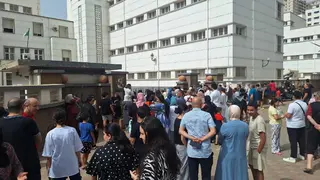 بعد الإعلان عن نتائج البكالوريا .....  أجواء الفرحة أمام الثانويات