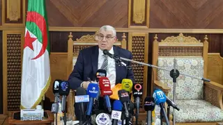 والي ولاية وهران يلتقي بالصحافة: رؤية جديدة للتنمية والتحديات المستقبلية