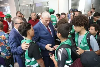 الوالي سمير شيباني يستقبل أبناء الجالية الجزائرية بمطار أحمد بن بلة ......مخيمات وزيارات إلى المواقع التاريخية ضمن البرنامج السياحي