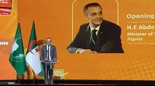 وزير الرياضة والشباب يعلن رسميا على افتتاح المنتدى : الشباب الافريقي محرك التنمية القارية