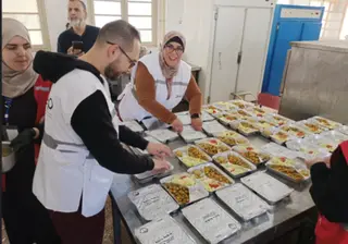 المديرية الجهوية للمؤسسة الوطنية للاتصال والنشر والإشهار توّزع 100 وجبة يوميا في حملة تطوعية مميزة   ..نشاط متواصل بهمّة التضامن والتآزر
