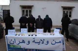 وهران: توقيف 4 أشخاص بتهمة الحيازة و المتاجرة بالمخدرات