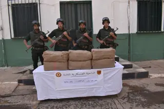 احباط محاولات إدخال أكثر من 6 قناطير من الكيف المعالج عبر الحدود مع  المغرب
