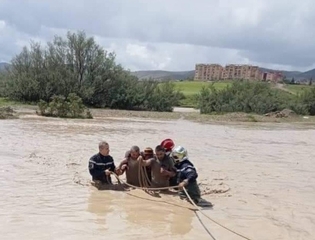 إنقاذ شخصين عالقين في الواد بعمي موسى