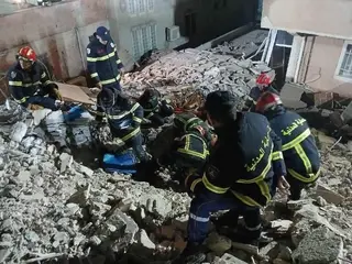 انتشال 3 جثث لشباب تحت أنقاض عمارة منهارة بقسنطينة