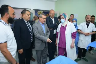 بعد حادث  أولاد البشير خير الدين :   والي مستغانم يقف على الوضعية الصحية للتلاميذ المصابين