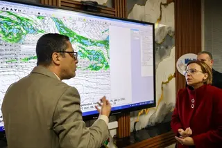 وزيرة البيئة تقوم بزيارة للديوان الوطني للأرصاد الجوية لمتابعة تطورات الوضع الجوي