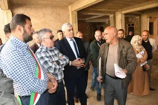 والي غليزان كمال بركان يتفقد مشاريع تربوية قيد الإنجاز