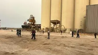 مستغانم....تكثيف حملات النظافة وإزالة المخلفات القابلة للاشتعال لتعزيز تدابير الوقاية من الحرائق بالميناء