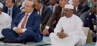 الرئيس التشادي يؤدي صلاة الجمعة بجامع الجزائر