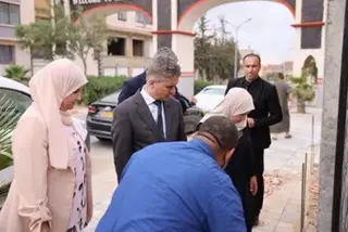 الوالي عايسي يعاين مشاريع عصرنة مداخل معسكر  ... تشديد على احترام معايير الجودة والآجال