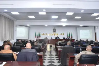 والي النعامة يترأس اجتماعا  لضبط تحضيرات رمضان  .. تعليمات صارمة بمتابعة تموين السوق