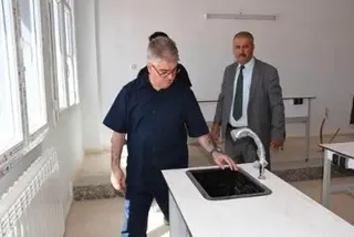 غليزان... الوالي  يعاين مشاريع قطاع التربية  مع التأكيد على إنهاء الأشغال وتحسين ظروف التمدرس