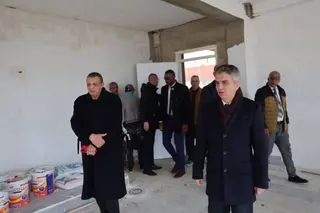 والي معسكر فؤاد عايسي يتفقد  أشغال مركز تخزين الحبوب بالسوايحية.. تأكيد على احترام المعايير التقنية المعتمدة