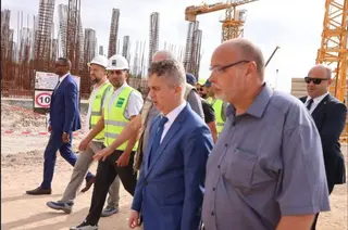 ​لتعزيز الأمن الغذائي والقدرات التخزينية بمعسكر.....الوالي يعاين مشروع صومعة الحبوب المليونية