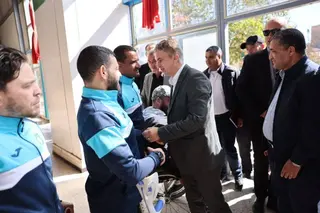 والي معسكر يزور نادي ذوي الهمم لرفع الأثقال