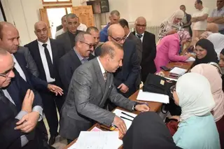 والي معسكر يثمن مكسب الولاية في ملحقة لكلية الطب ويطالب يتدعيمها بالأجهزة  المتطورة