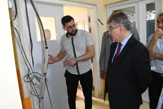 الوالي كمال بركان في زيارة مفاجئة لمستشفى محمد بوضياف .. تعليمات بضرورة احترام آجال تسليم مشروع التهيئة