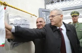 سيدي بلعباس  وضع حجر الأساس لمشاريع تنموية  .. تكريم أرملة شهيد وأبناء شهداء ومجاهدين