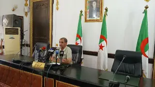 مغربي ميلود رئيس بلدية بلعباس في ندوة صحفية: ".. تحويل الباعة الفوضويين المسجلين إلى مواقع مهيأة"