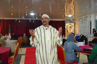 من تنظيم مركز التكوين المهني "سيدي بومدين" بتلمسان  ...المقيمون بدار العجزة يحظون بإفطار وسهرة   في أجواء مميزة