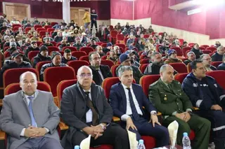 خلال إشرافه على يوم تحسيسي لفائدة سائقي حافلات النقل المدرسي بمعسكر  ...   فؤاد عايسي يؤكد على الانضباط والتحلي بالمسؤولية