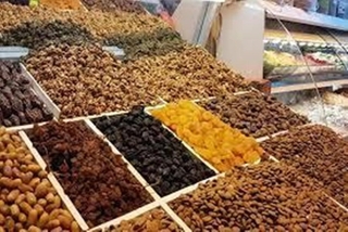 الإقبال على الفواكه الجافة و المكسرات يُلهب الأسعار بمستغانم