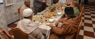 والي عين تموشنت يشارك المقيمين بدار المسنين وجبة الإفطار...  أجواء عائلية مميزة