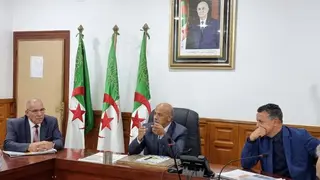 في اجتماع والي البيض نور الدين بلعريبي بمكاتب الدراسات... تأكيد على اعتماد المعايير الفنية والهندسية في إنجاز المشاريع