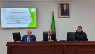 والي البيض بلعريبي يترأس اجتماعا حول قطاع  التعمير والبناء  ....فتح النقاش مع ممثلي المقاولات لتذليل العقبات