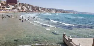 شاطئ "كوراليز" بوهران سيمفونية موسيقية لعشاق الأمواج