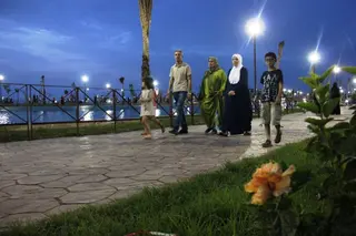 "الحديقة المتوسطية" بوهران ليلا لا يحلو السمر إلا تحت ضوء القمر