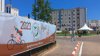 القرية المتوسطية تجمع بين الاخوة العرب ... أجواء حماسية وتحضيرات حثيثة للفرق المشاركة
