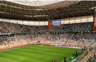 بطولة إفريقيا للاعبين للمحليين/ أجواء حماسية يصنعها الجمهور الجزائري قبيل افتتاح الدورة