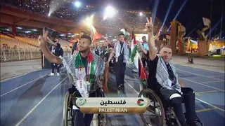 ترحيب حار بالوفد الفلسطيني من الجماهير الجزائرية بشعارات " فلسطين الشهداء"
