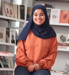 كان كاتبًا