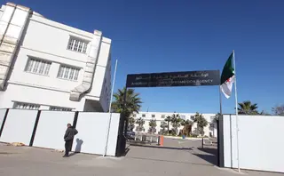 الوكالة الجزائرية لترقية الاستثمار تشرع في إلغاء مقررات الاستفادة من العقار لحاملي المشاريع غير الجاهزة