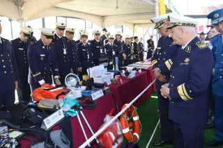 تنفيذا  لمخطط الإتصال للجيش الوطني الشعبي   : المصلحة الوطنية لحر س السواحل لقيادة القوات البحرية بالمجموعة الإقليمية لحر س السواحل وهران تنظم ابوابا مفتوحة :