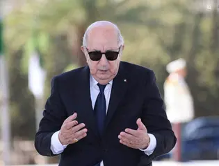 رئيس الجمهورية يعزي في وفاة الفنان سيد أحمد أقومي