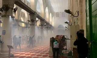 الرئاسة الفلسطينية : اقتحام قوات الاحتلال للمسجد الأقصى هو بمثابة "إعلان حرب على شعبنا"
