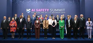 قمة عالمية تدعو لضبط المعايير وتخفيف مخاطر الذكاء الاصطناعي