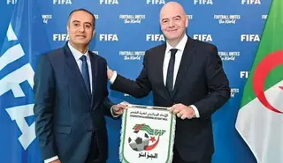 رئيس الاتحاد الدولي لكرة القدم (فيفا) يشرع في زيارة عمل إلى الجزائر