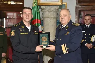 التعاون العسكري الجزائري-الروسي: توقف الغراب "BOIKII" من الأسطول الروسي لبحر البلطيق بميناء الجزائر