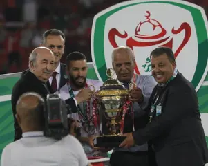 رئيس الجمهورية يسلم الكأس ال56 لفريق جمعية الشلف من ملعب هدفي ميلود بوهران