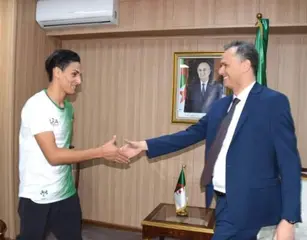 وزير الشباب و الرياضة يؤكد دعمه للملاكمة إيمان خليف
