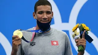 بطولة العالم للسباحة: التونسي احمد الحفناوي يتوج بذهبية سباق 1500م سباحة  حرة ويرفع رصيده الى ثلاث ميداليات في اليابان